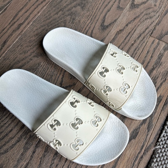 Authentic Gucci white rubber slides - Picture 4 of 4